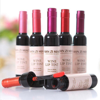 Rouge à lèvres bouteille de vin