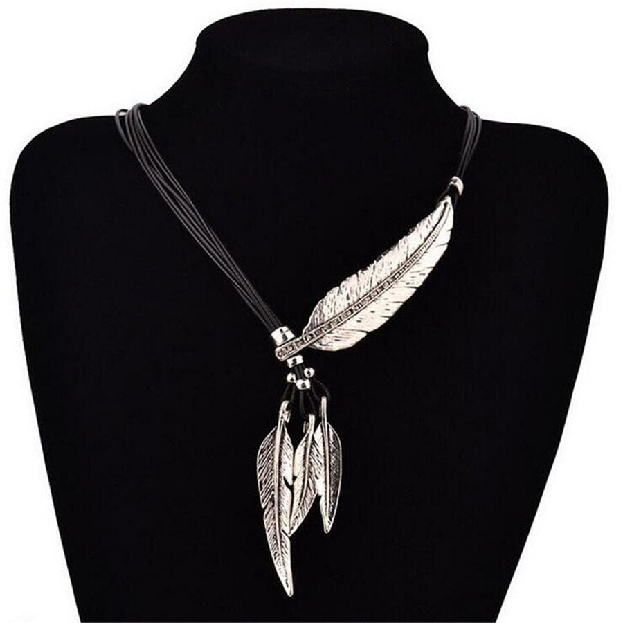 Collier plume mariage