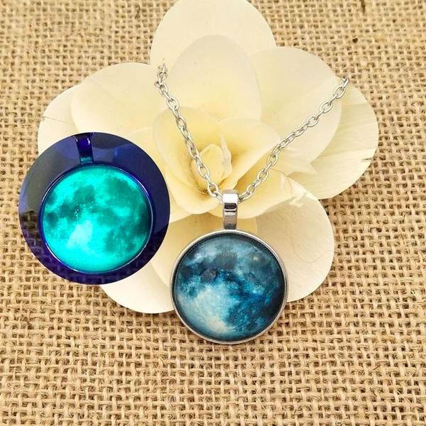 Collier lune lumineux
